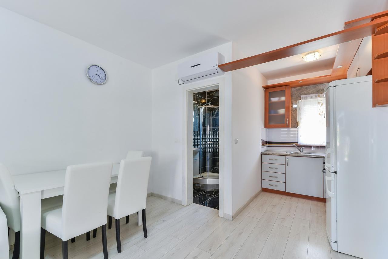 Apartments Lucica Вир Екстер'єр фото